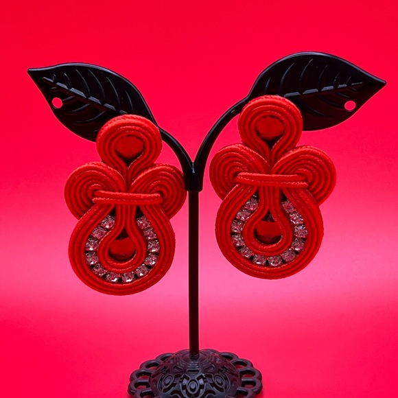 Romantic Elegant Earrings - Stylish Red Evening Earrings for Woman - Picture 5 of 11